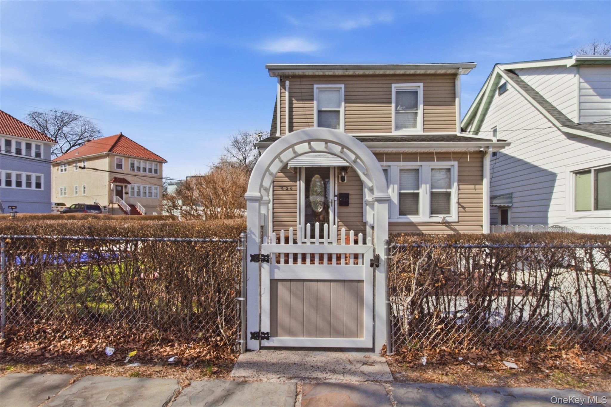 Beautiful Single family home in Mount Vernon offering plenty of space,...