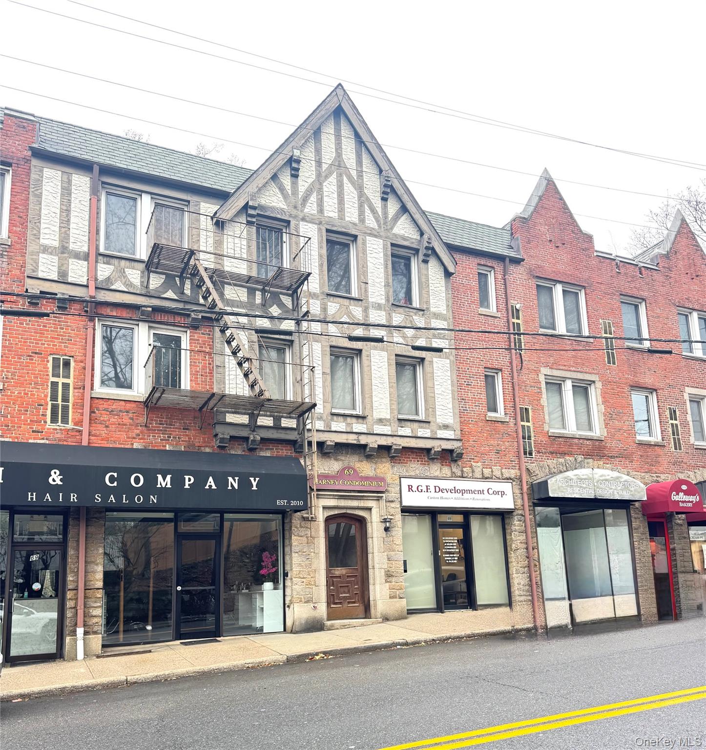 Adorable and Affordable One Bedroom CONDO for sale in Eastchester! Gre...