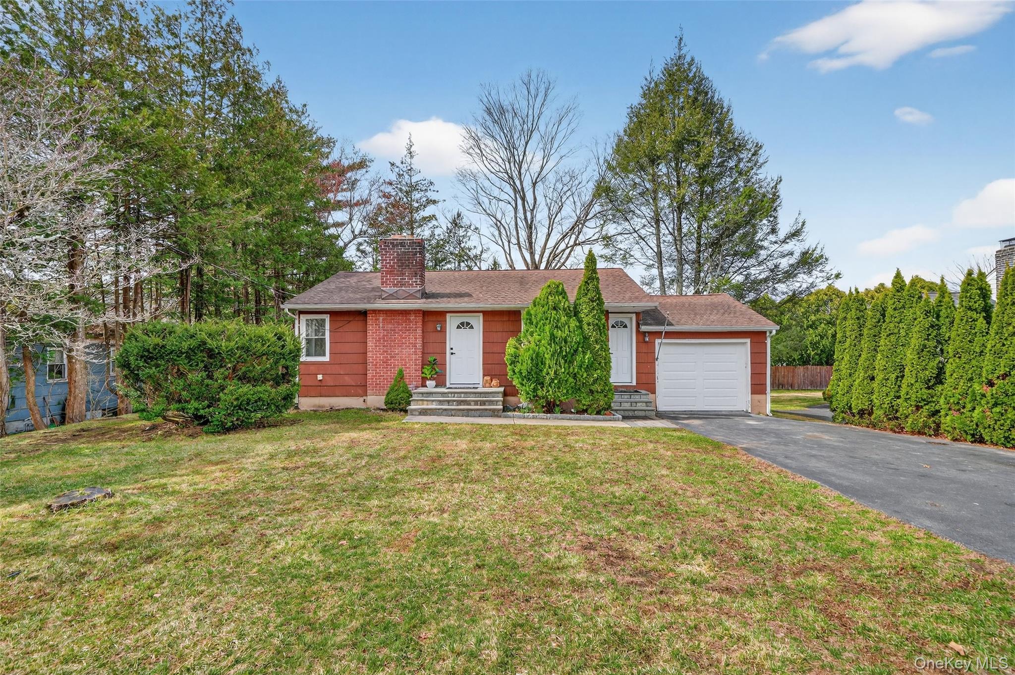 Fabulous opportunity in desirable Yorktown Heights. This 2 bedroom, 2...