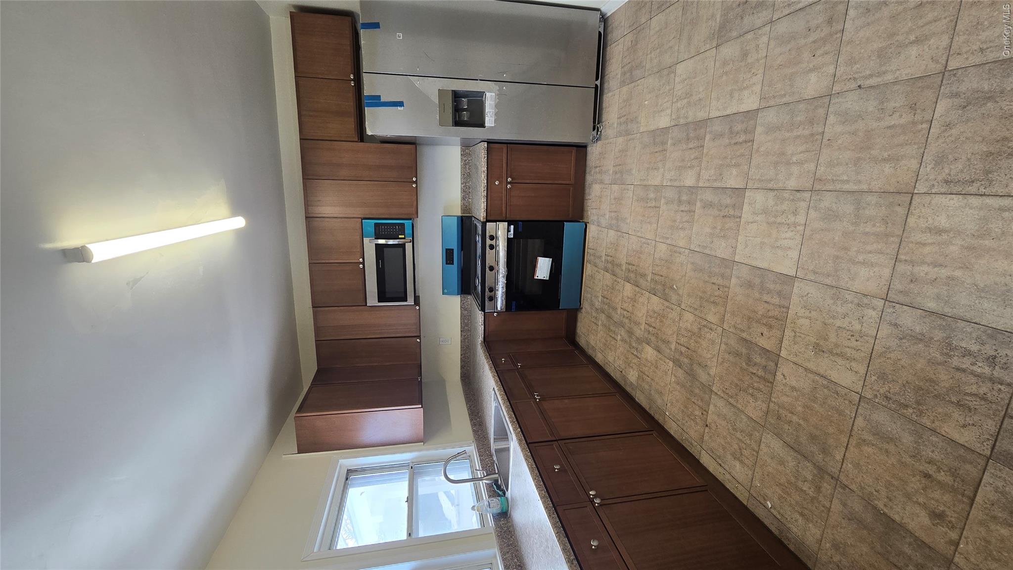 3 Bedrooms/ 1.5 Bathroom
- Kitchen with fridge, stove and over the sto...