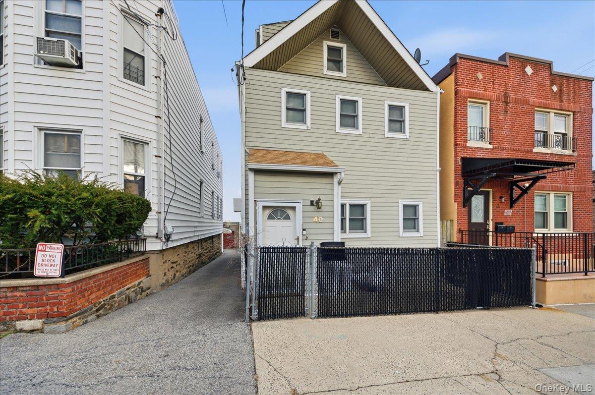 Perfectly situated in the desirable Park Hill section of Yonkers, this...