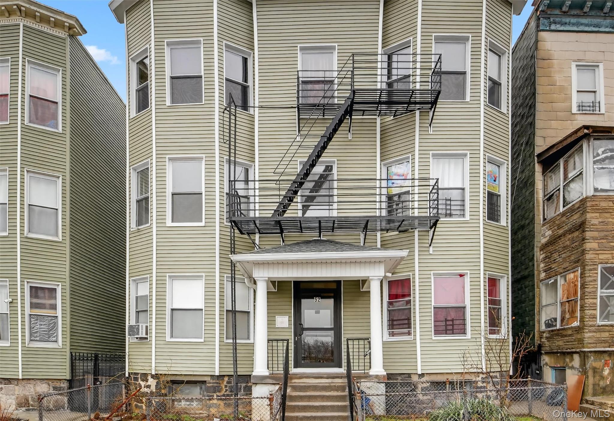 Spacious and versatile rent-stabilized 3-bedroom apartment with 2 bonu...