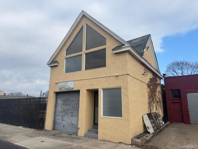 Prime commercial building in Mount Vernon’s light industrial district,...