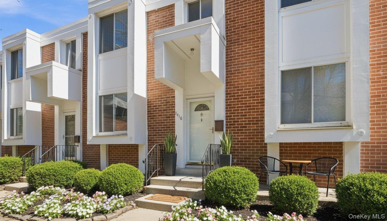 Spacious end-unit townhouse-style condo in The Colony offering 4 bedro...