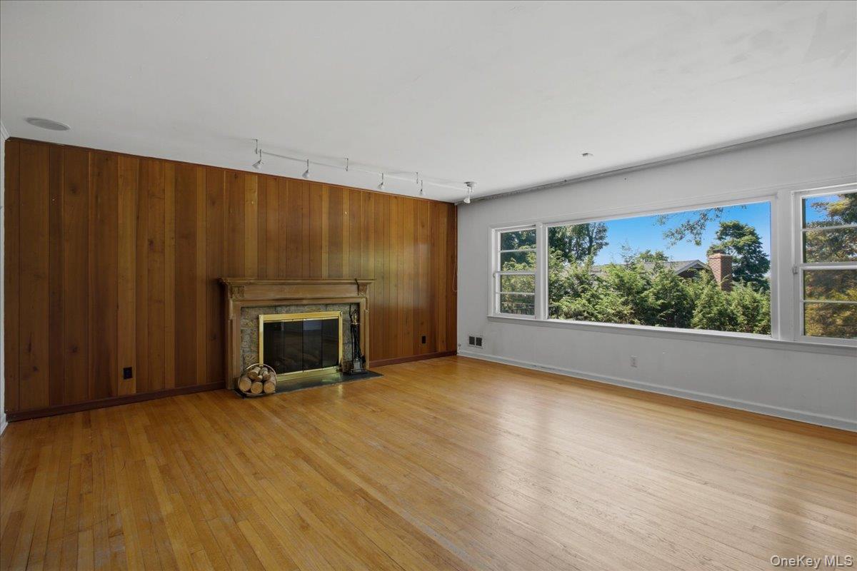 Photo 4 of this property
