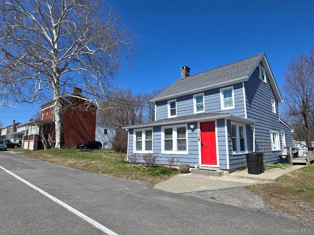 Welcome home to your wonderful home in Verplanck, New York. This legal...