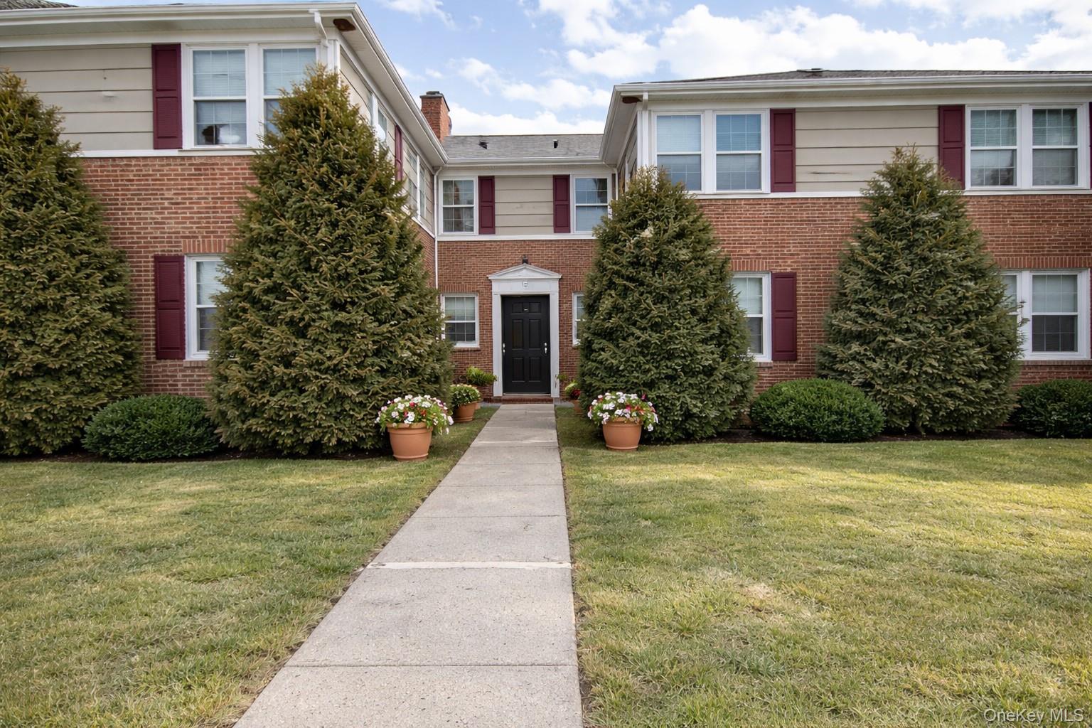 Welcome to this first-floor apartment in a garden-style building, idea...