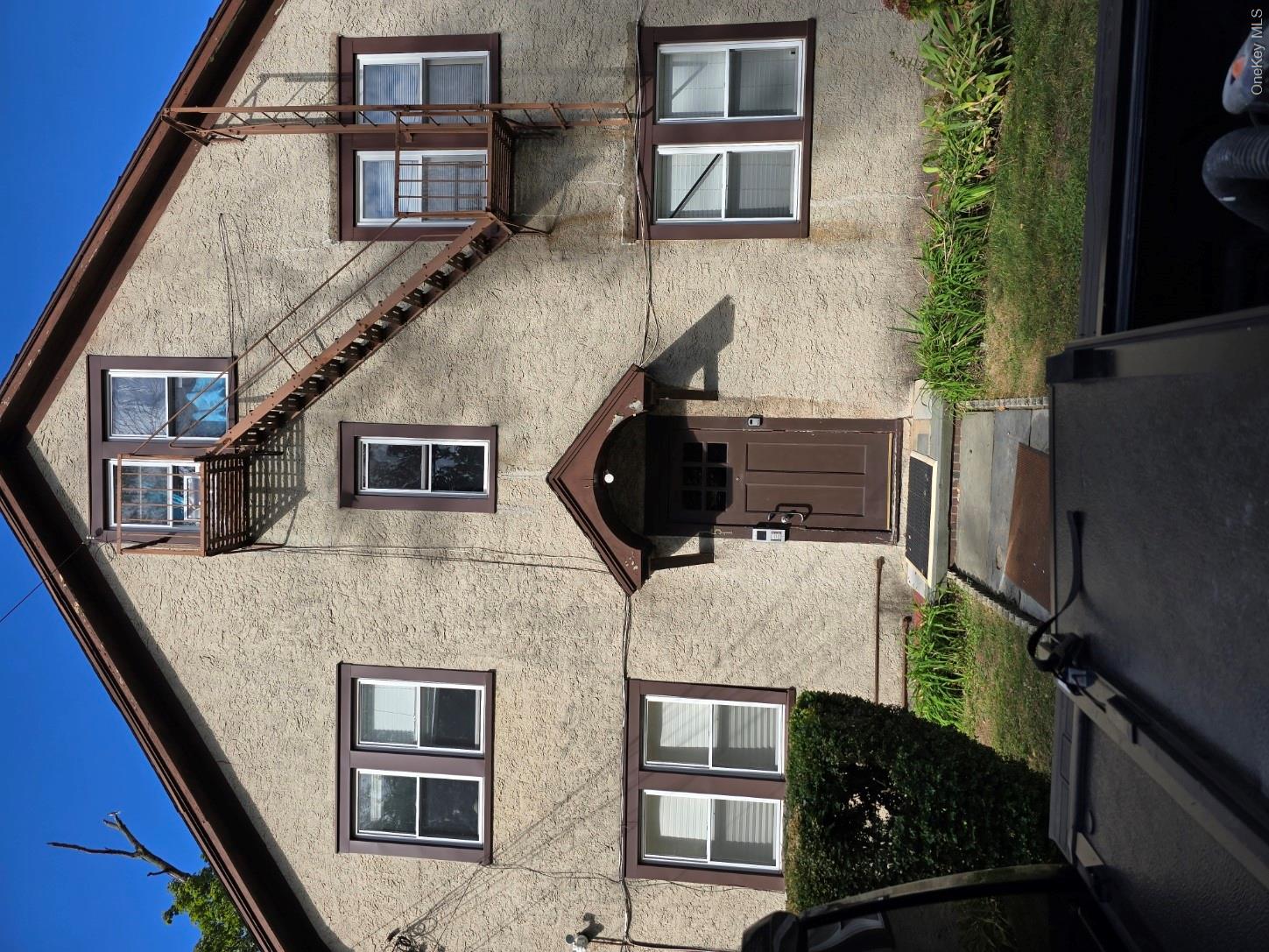 Estate sale – priced to sell! Great opportunity for an investor or end...