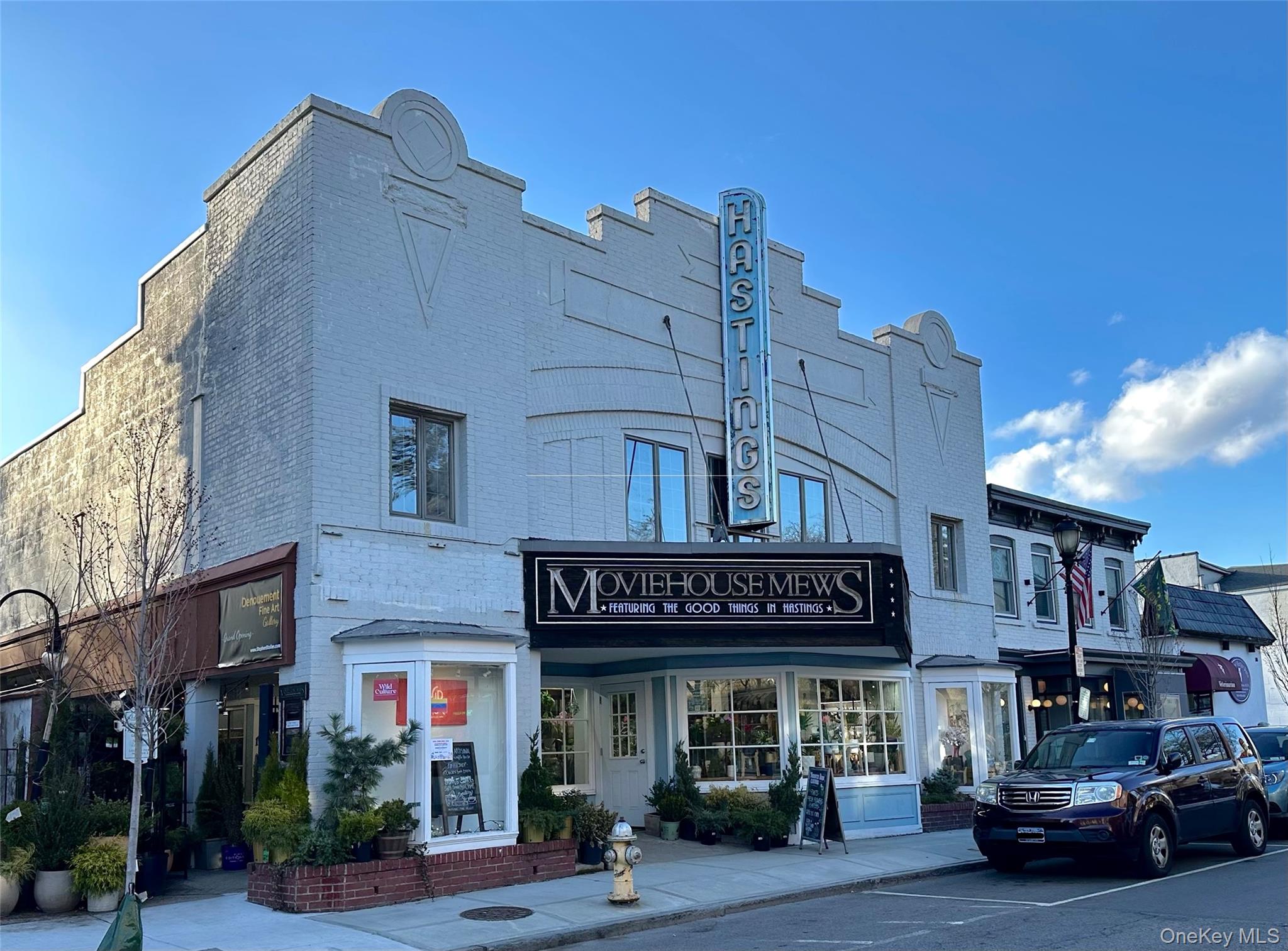 Conveniently located commercial rental located in the heart of the Has...