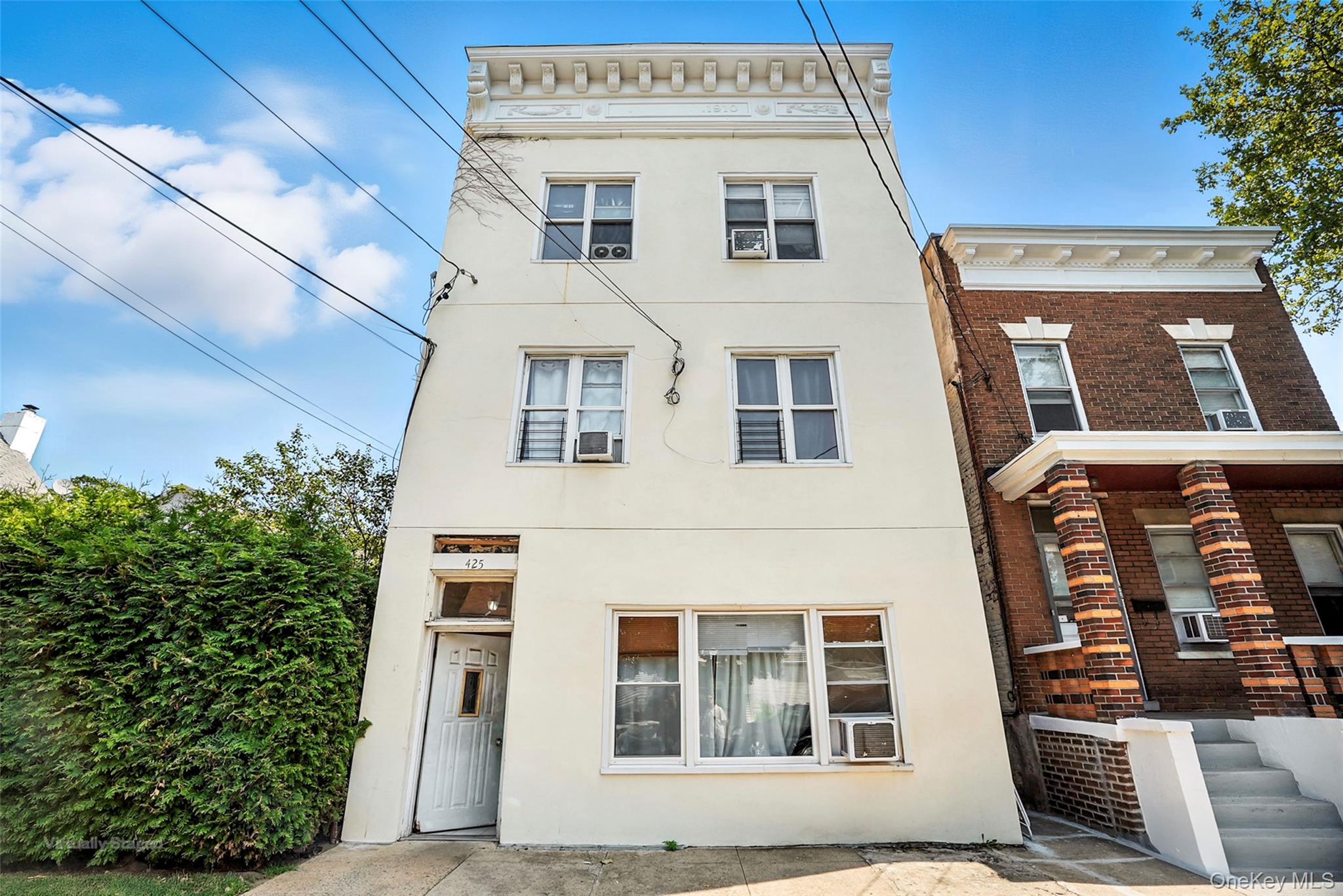 North Mount Vernon. 3-Family home, great investment property that is f...