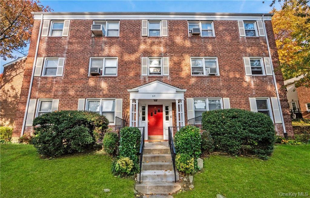 Conveniently located  condominium community offering easy living. Beau...