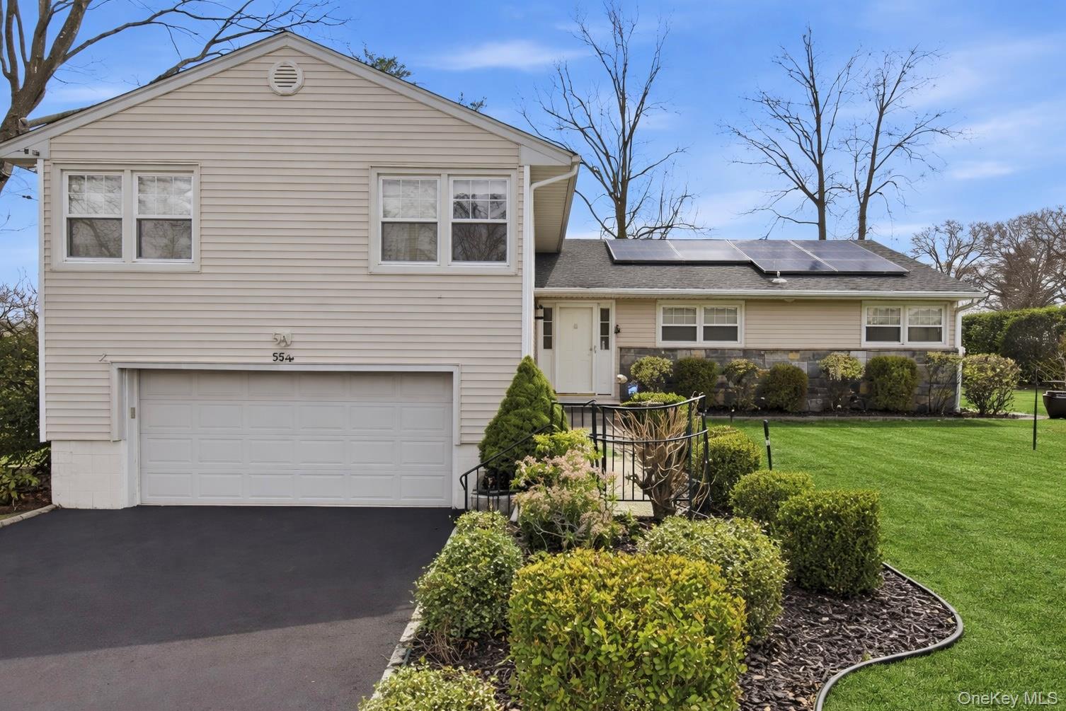 Welcome to this beautifully maintained 3-bedroom, 3-bathroom single-fa...