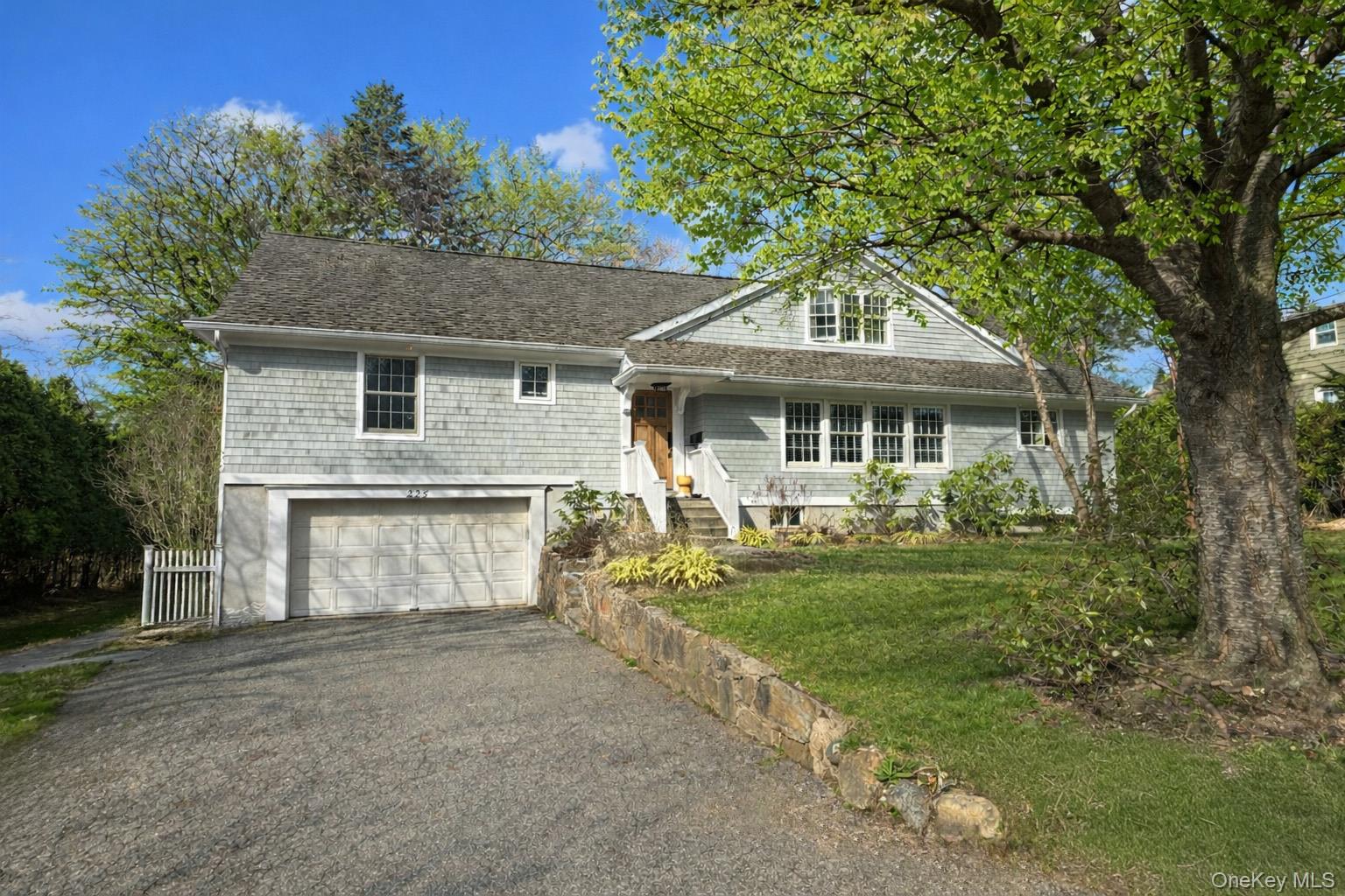 3 BR + Den! Hamptons shingle style and luxuriously renovated, this sea...