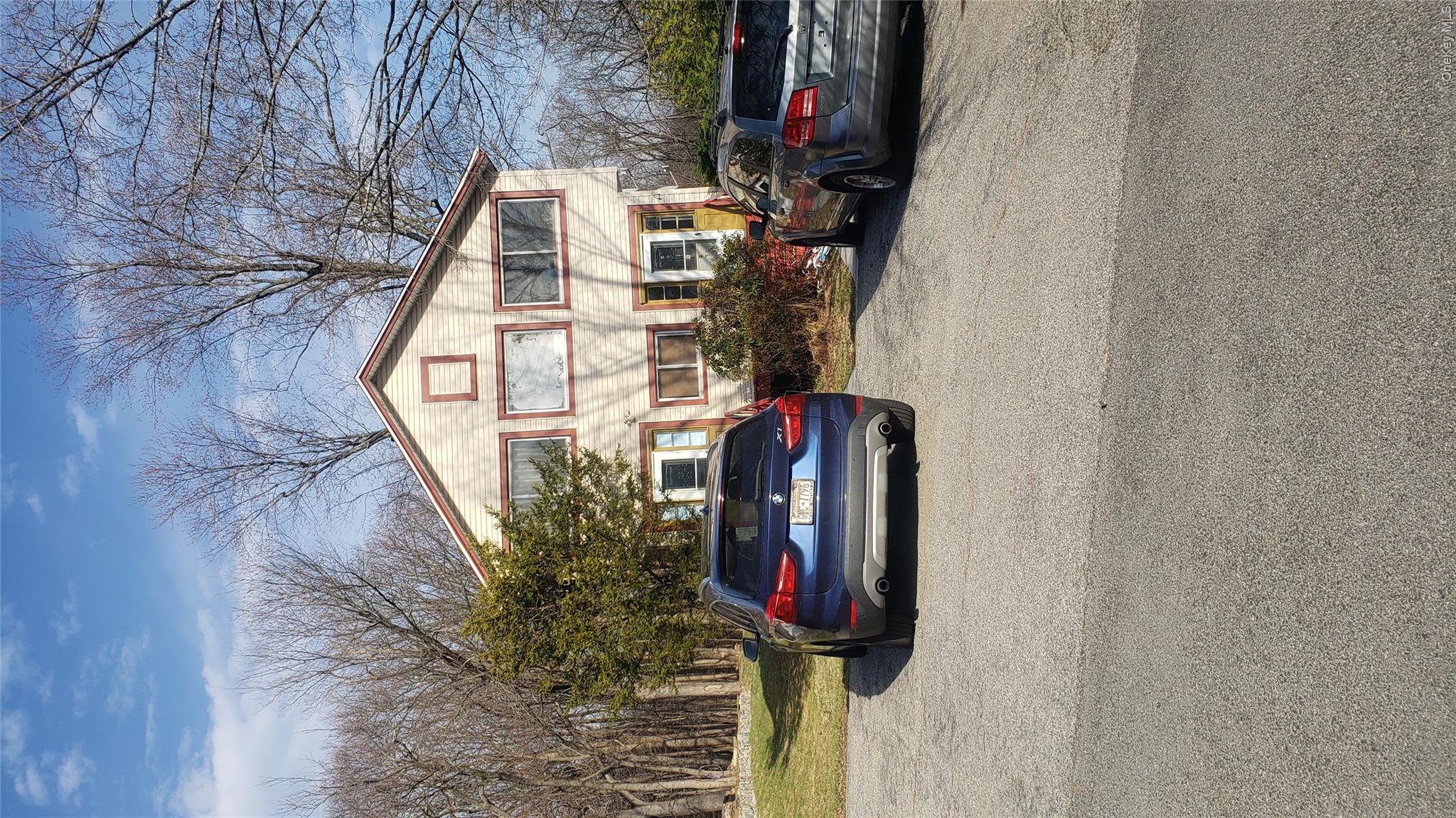 Rare Find.. FULLY DETATCHED, DUPLEX, Side By Side 2 FAMILY  Town House...