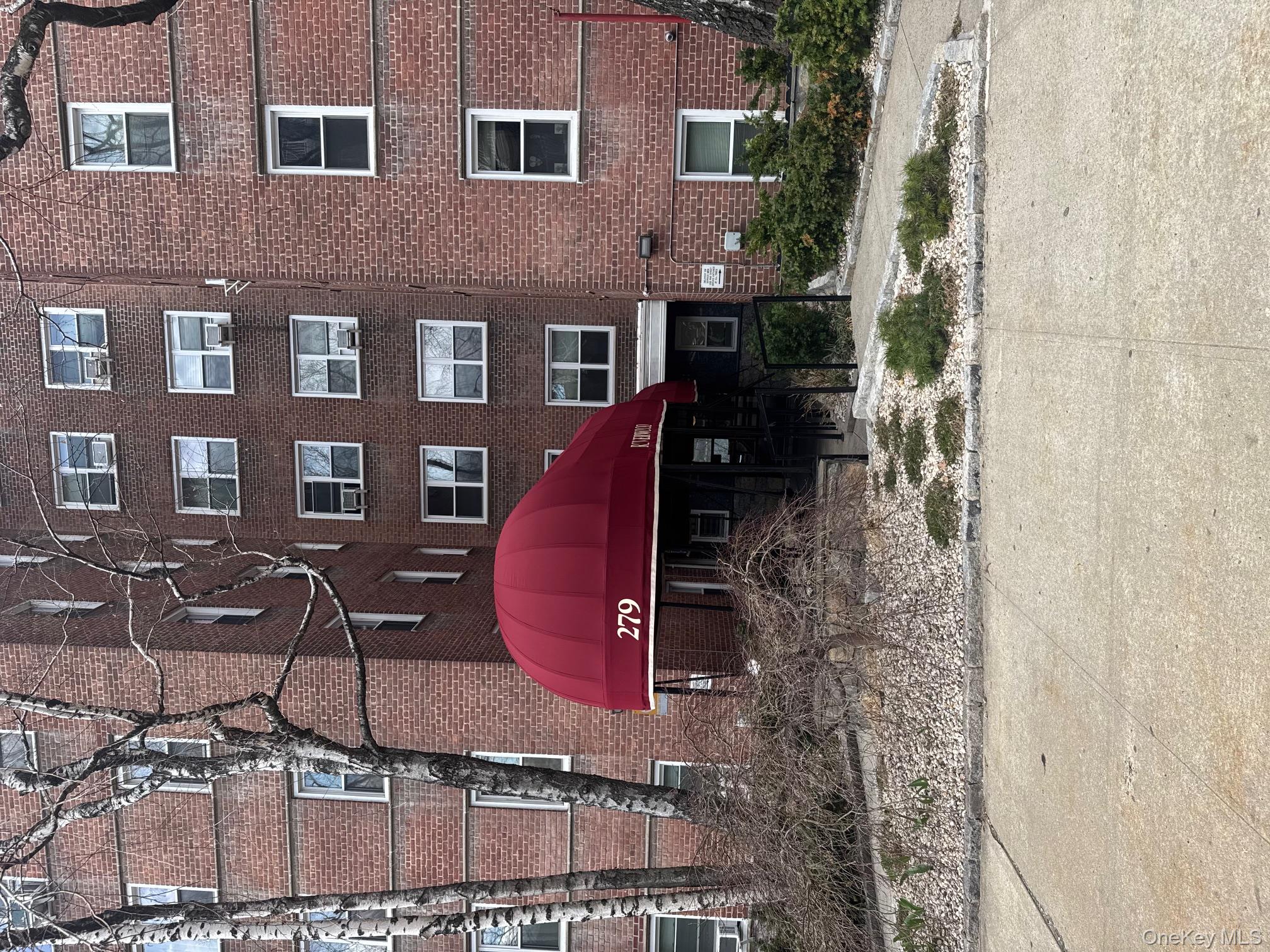 Welcome to Yonkers North Broadway one bedroom unit on the 7th floor....