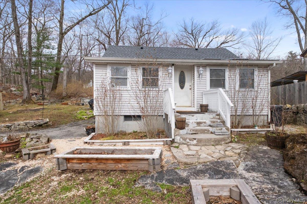 What a perfect starter home, retirement property, or suburban get-away...