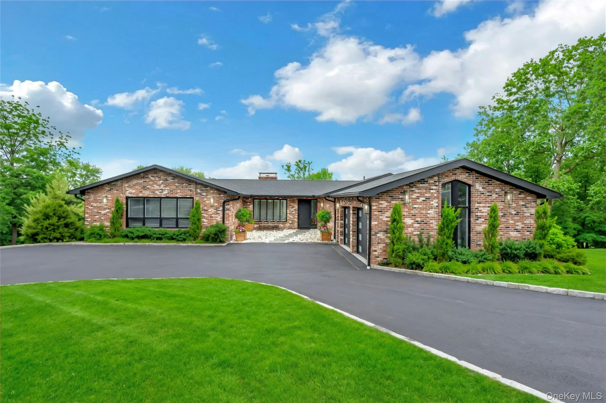 Located on a desirable cul-de-sac street in sought-after Briarcliff Ma...