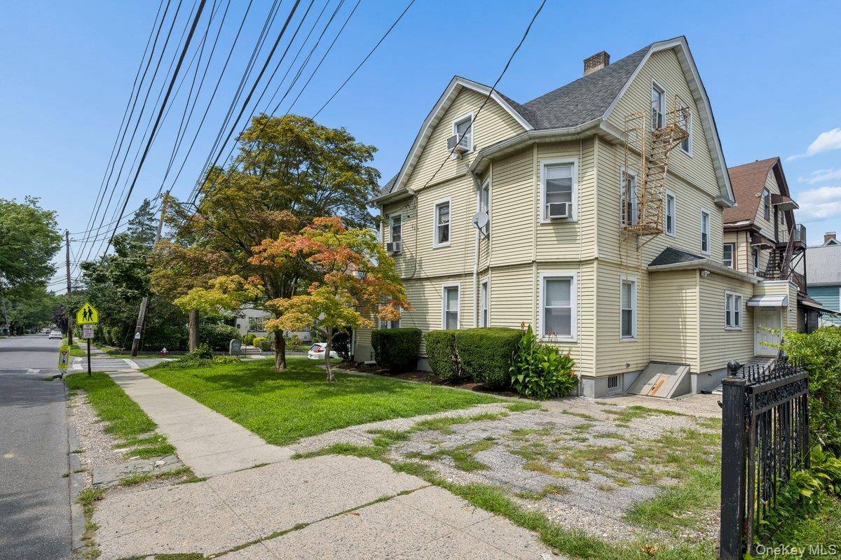 Photo 4 of this property