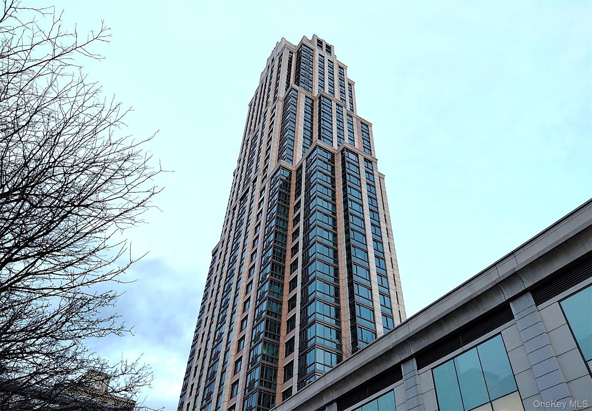 This Condo Features 1 Bedrooms, 1.5 Baths, & Eat In Kitchen. The infor...