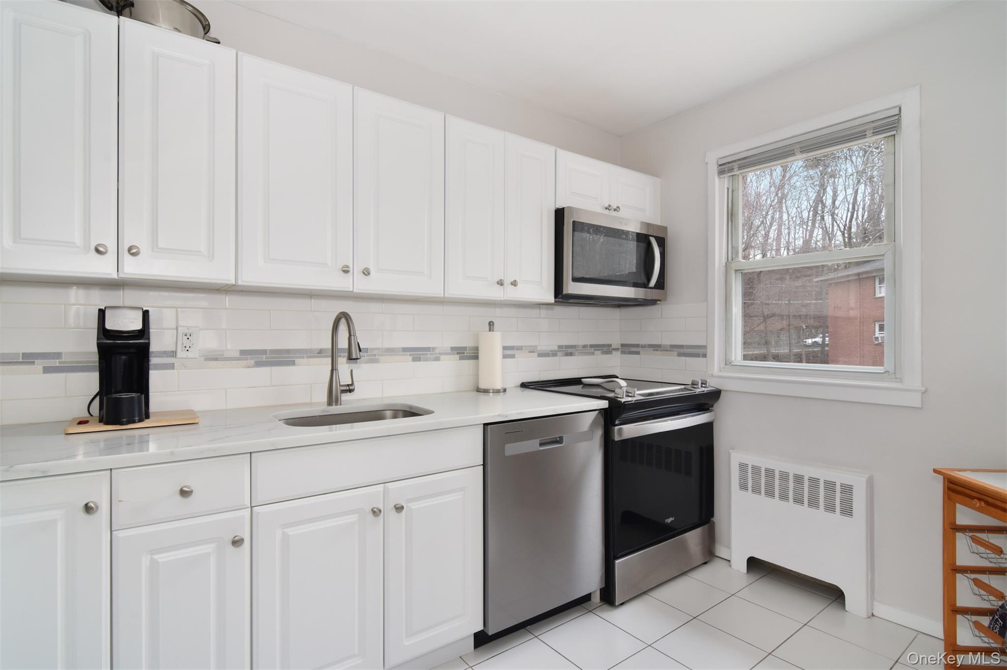 Beautifully updated top-floor corner unit in Irvington schools. "Junio...