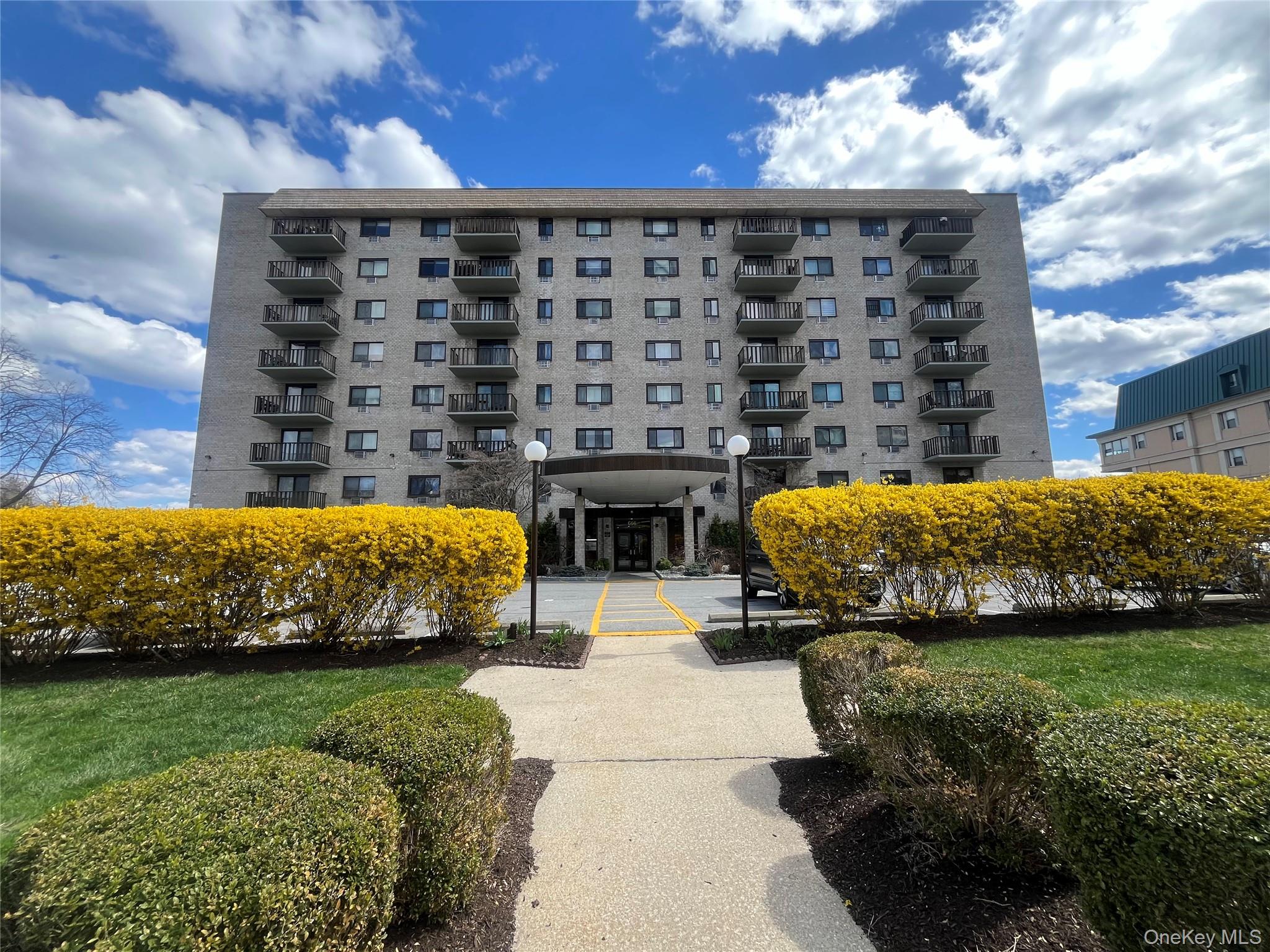 Beautiful one bedroom with water views of the Long Island Sound. This...