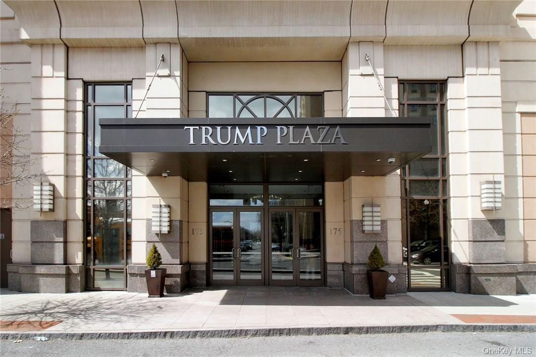 Spectacular water views from every window of this spacious two bedroom...