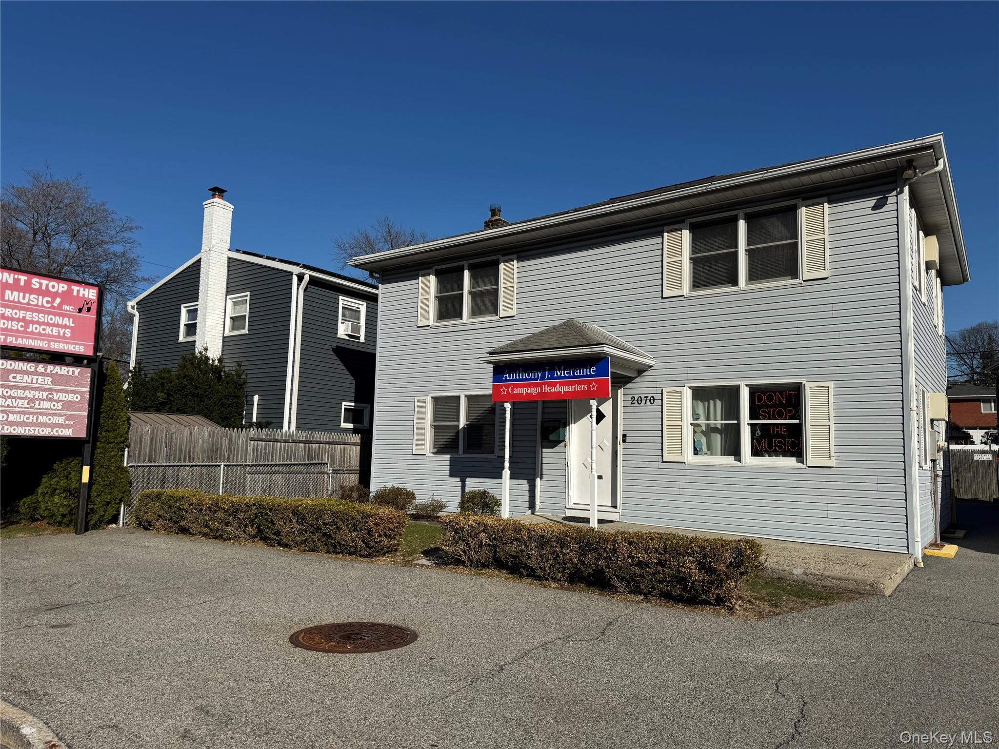 First time on the market since 1993. Terrific business opportunity wit...