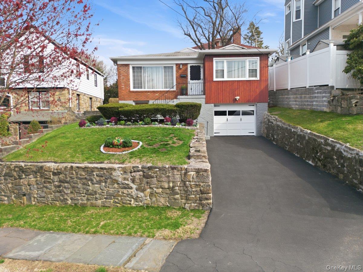 Tucked away in the highly sought-after Ludlow Park enclave of Yonkers,...
