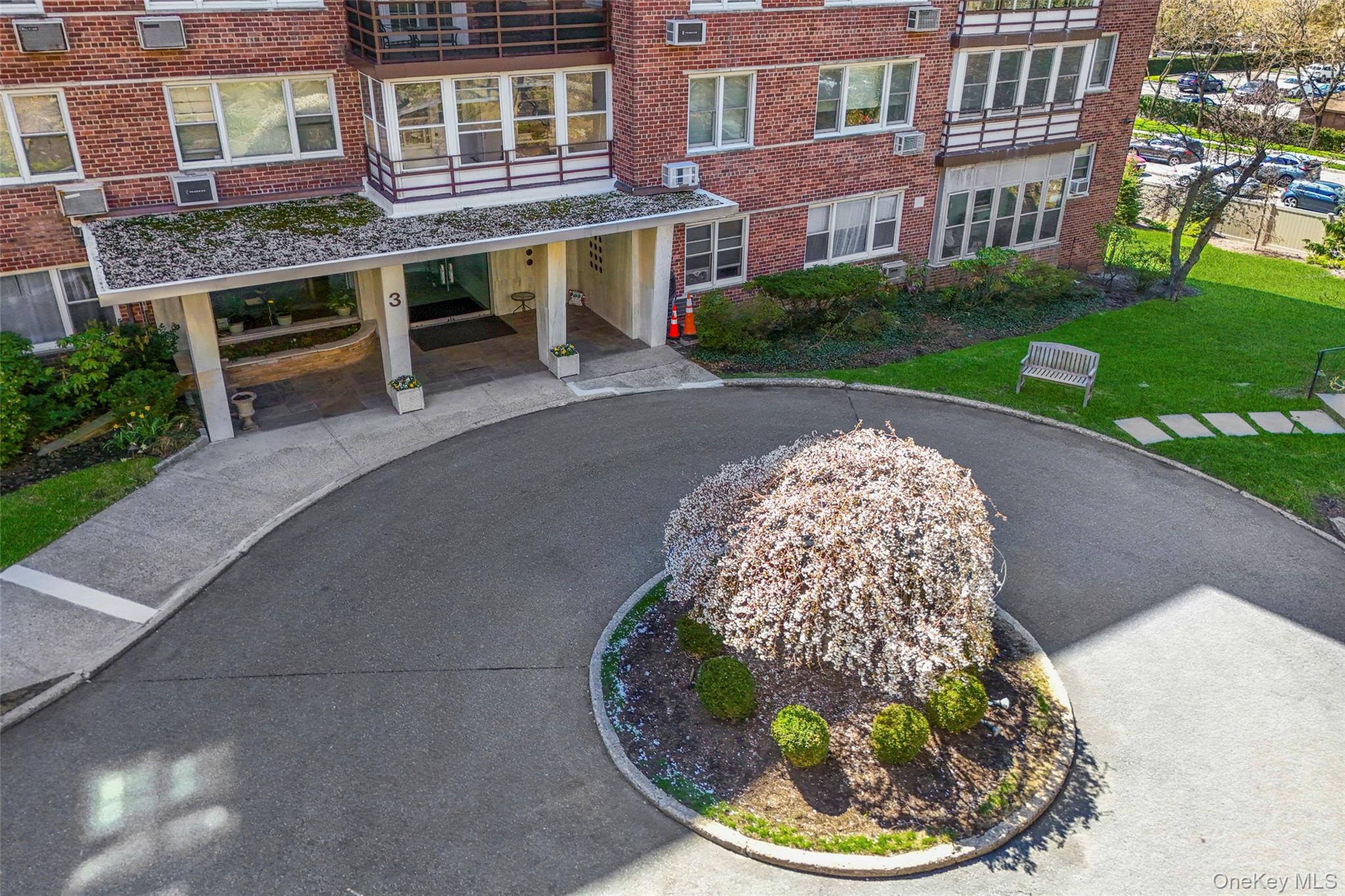 Stunning updated one-bedroom with balcony in the heart of the Larchmon...