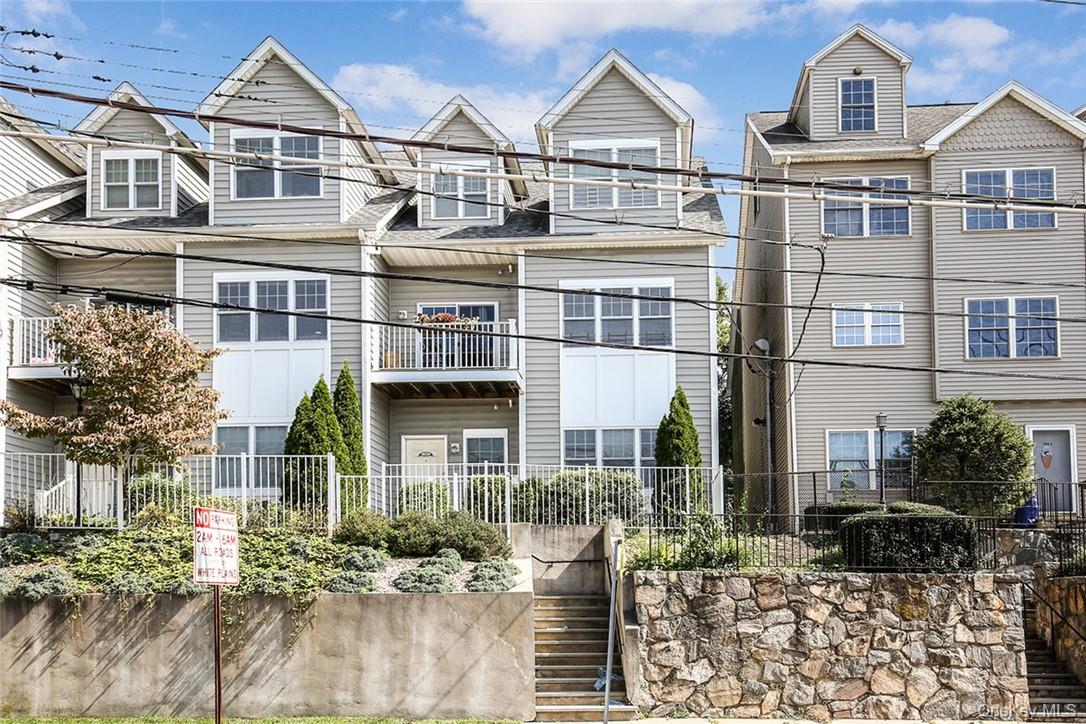 Well-maintained White Plains townhouses near Scarsdale border with eas...