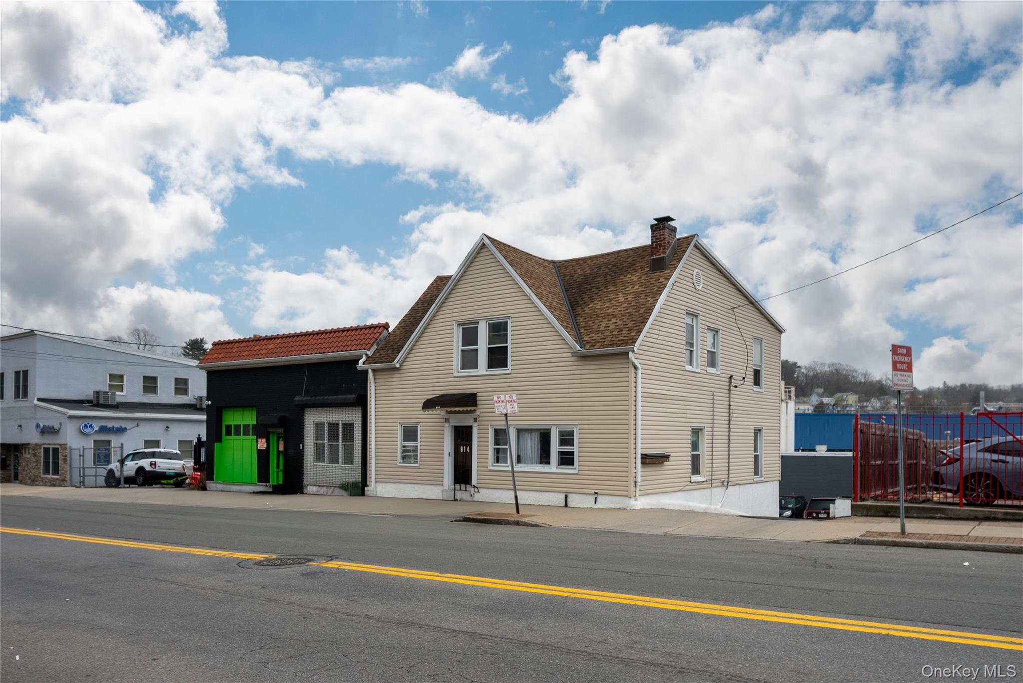 Attention Investors and/or owner users! This mixed-use property in the...
