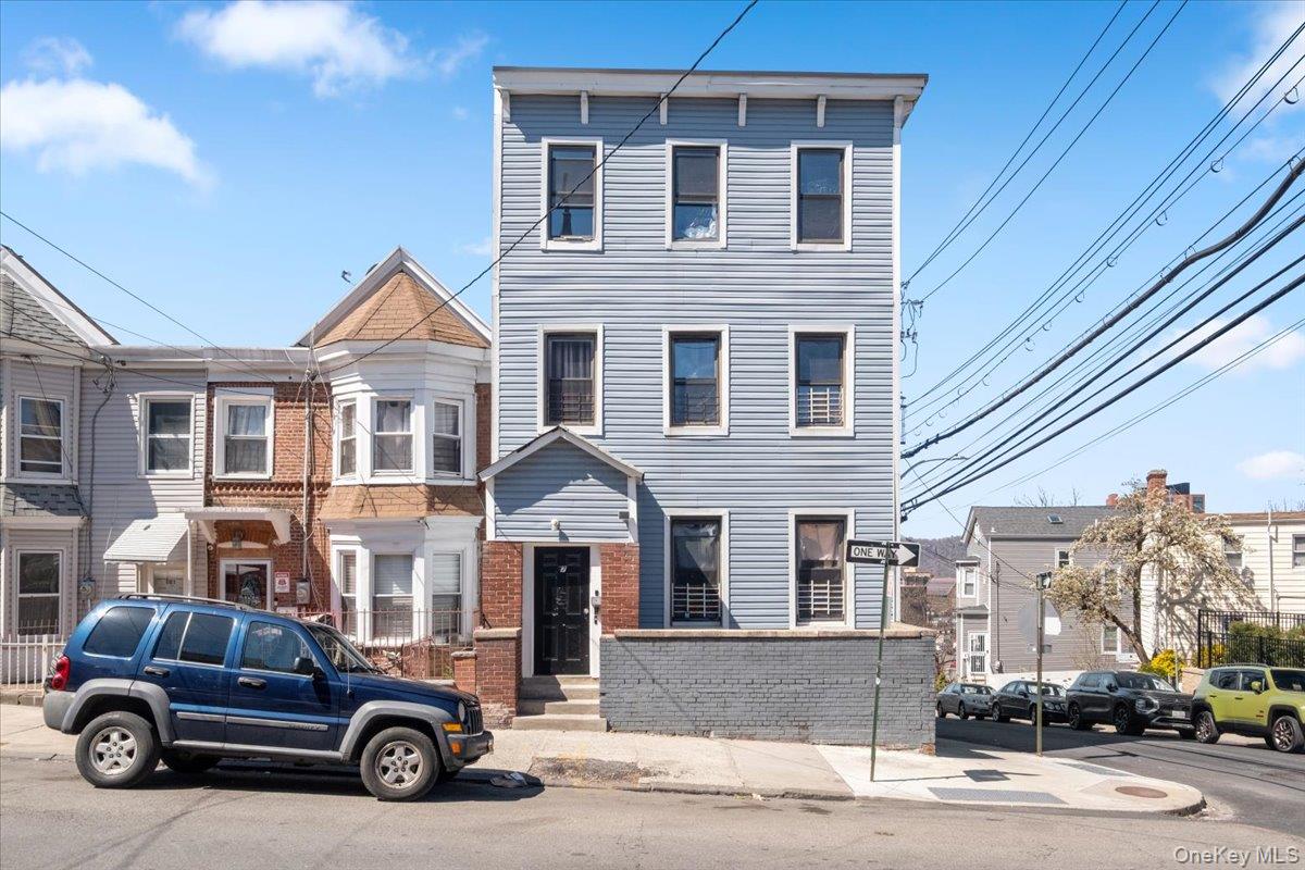 An exceptional opportunity to own a fully free-market 5-unit multifami...