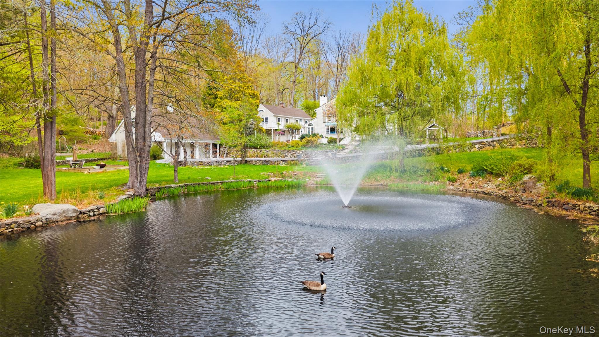 WILLOW FARM. Pristine Pre-Revolutionary Farmhouse. A Barrett Family ho...