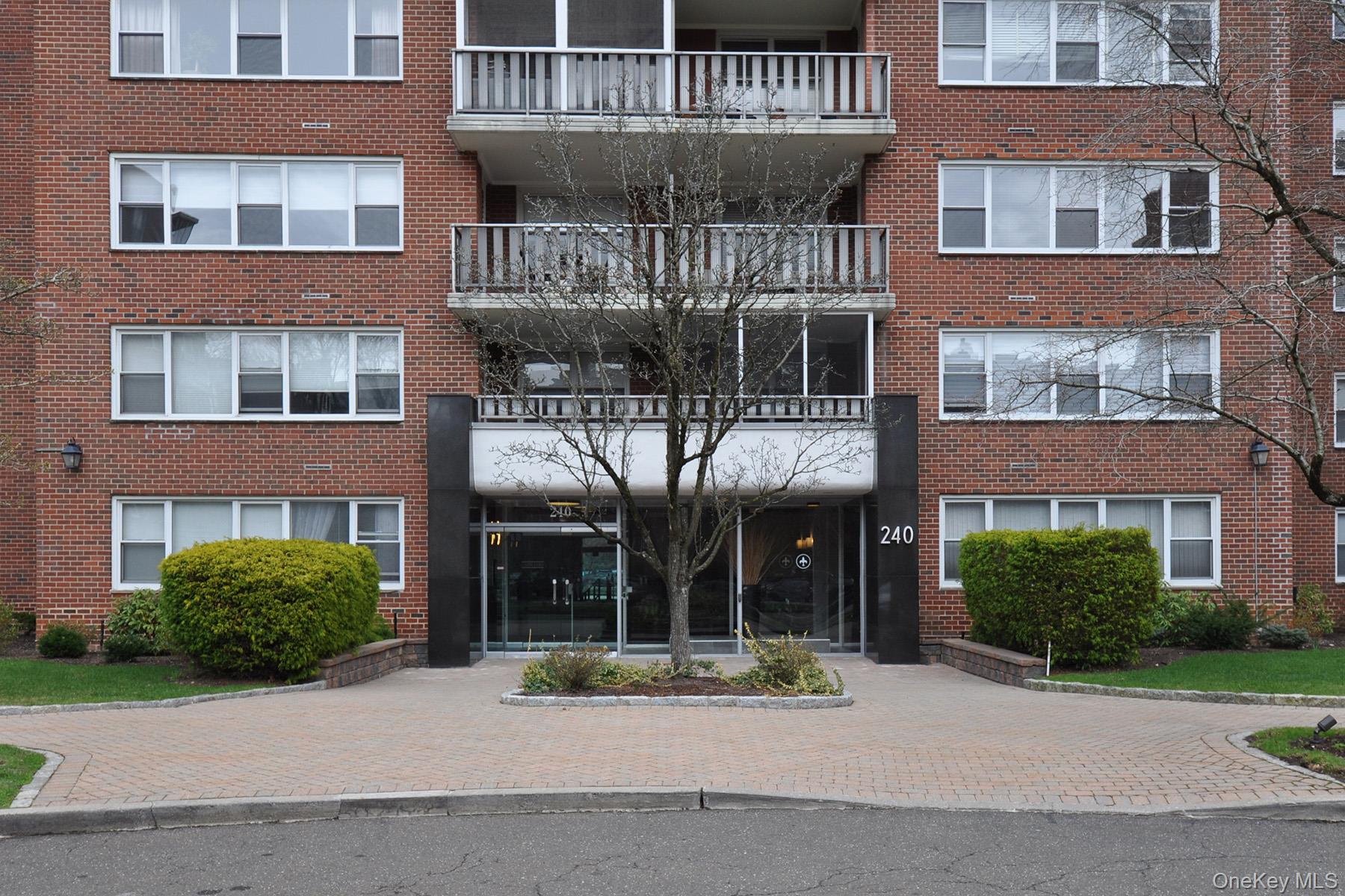 Opportunity Knocks! Sought after Garth Essex---Walk to Scarsdale Metro...