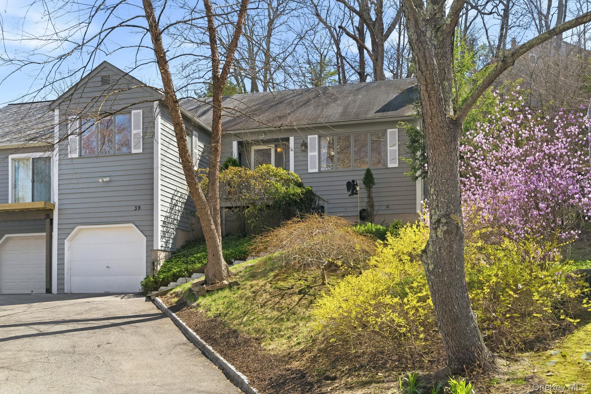 Sophisticated, beautifully renovated 2-bedroom, 2-bath semi-attached r...