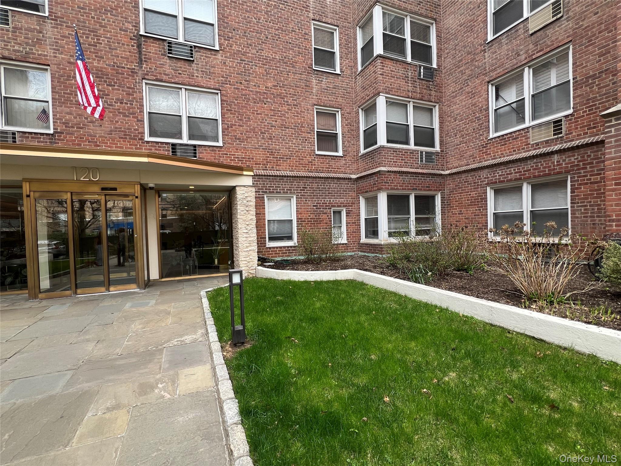 Bright and spacious 1-bedroom (convertible to 1.5 or 2-bedroom with pa...