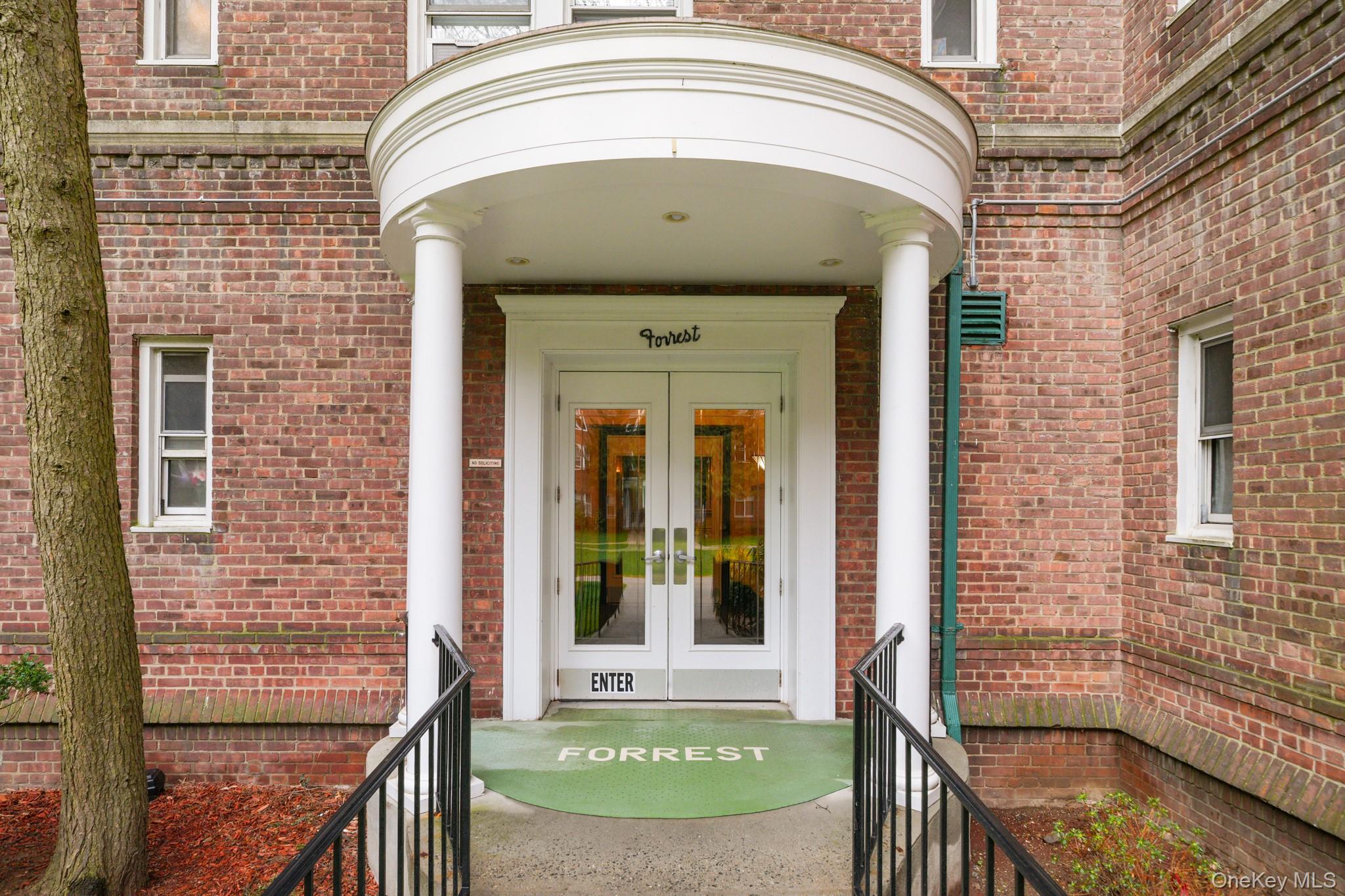 Welcome to Surrey Strathmore! This pet friendly building that offers a...