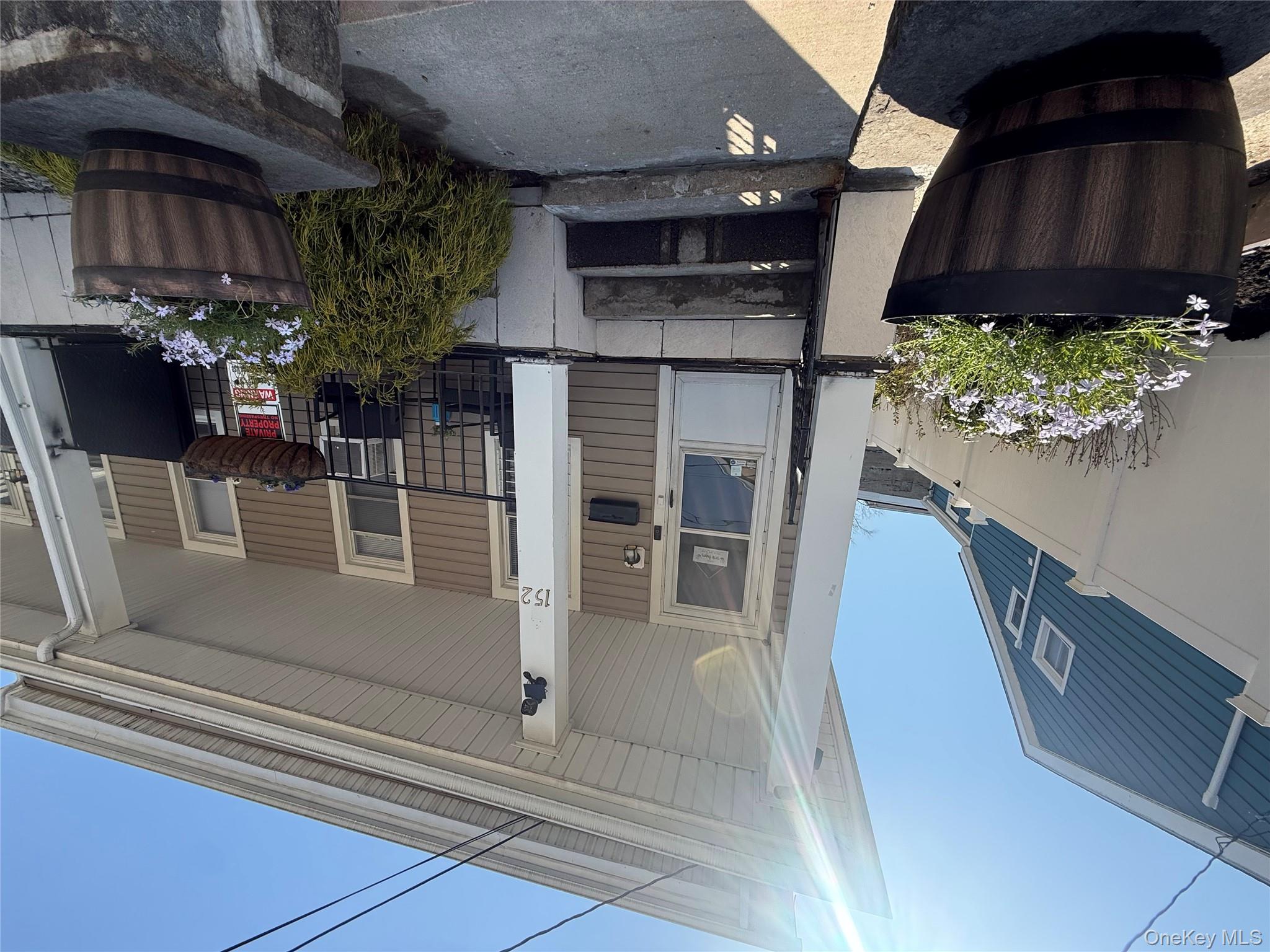 BEAUTIFUL UPDATED RENTAL MINUTES FROM DOWNTOWN YONKERS, CLOSE TO CROSS...