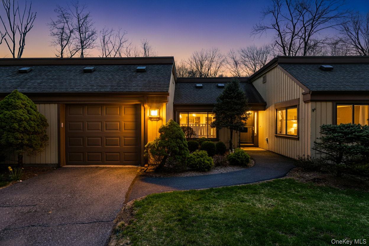 This is the Heritage Hills Salem model you've been waiting for. This s...