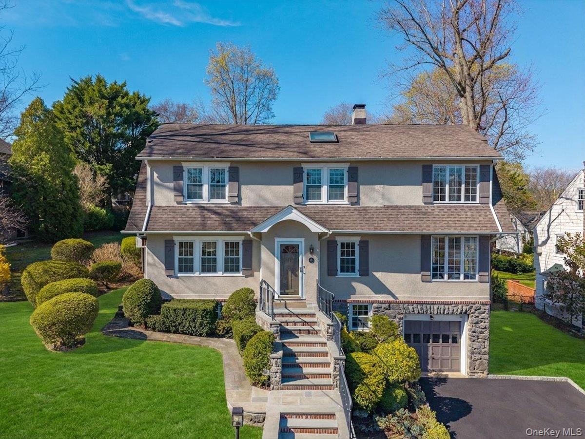 Perched above one of Larchmont’s most coveted neighborhoods, 85 Lansdo...