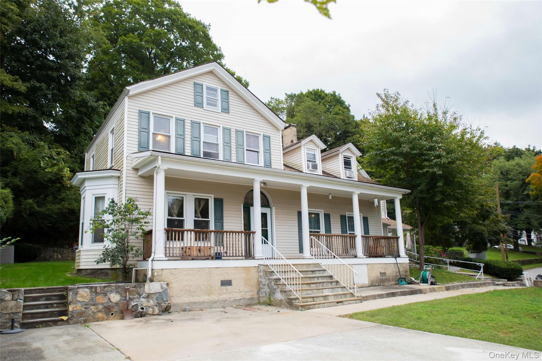 Spacious and versatile 4-bedroom, 1.5-bathroom duplex apartment availa...