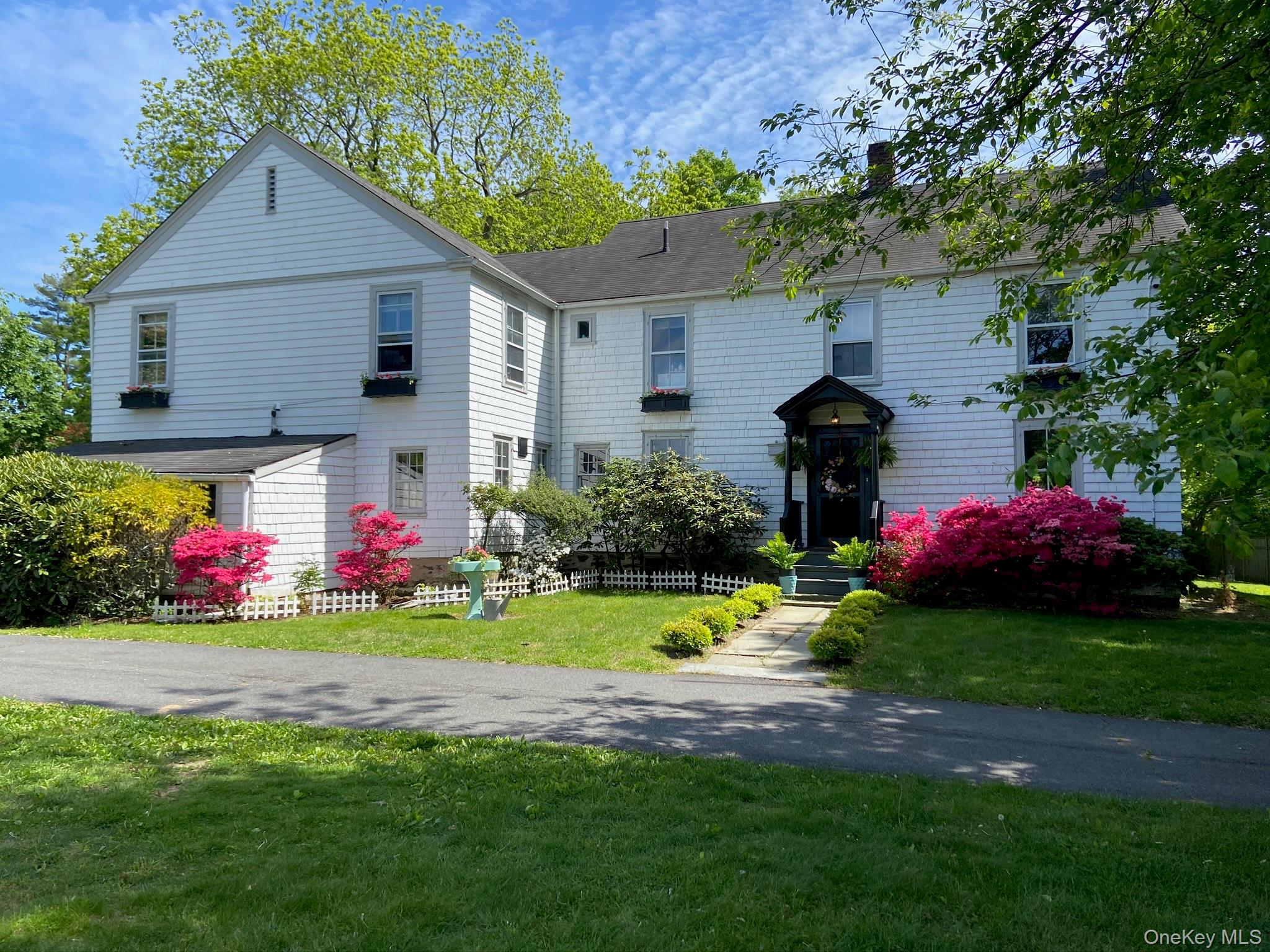Past meets present with this historical colonial set on three-quarter...