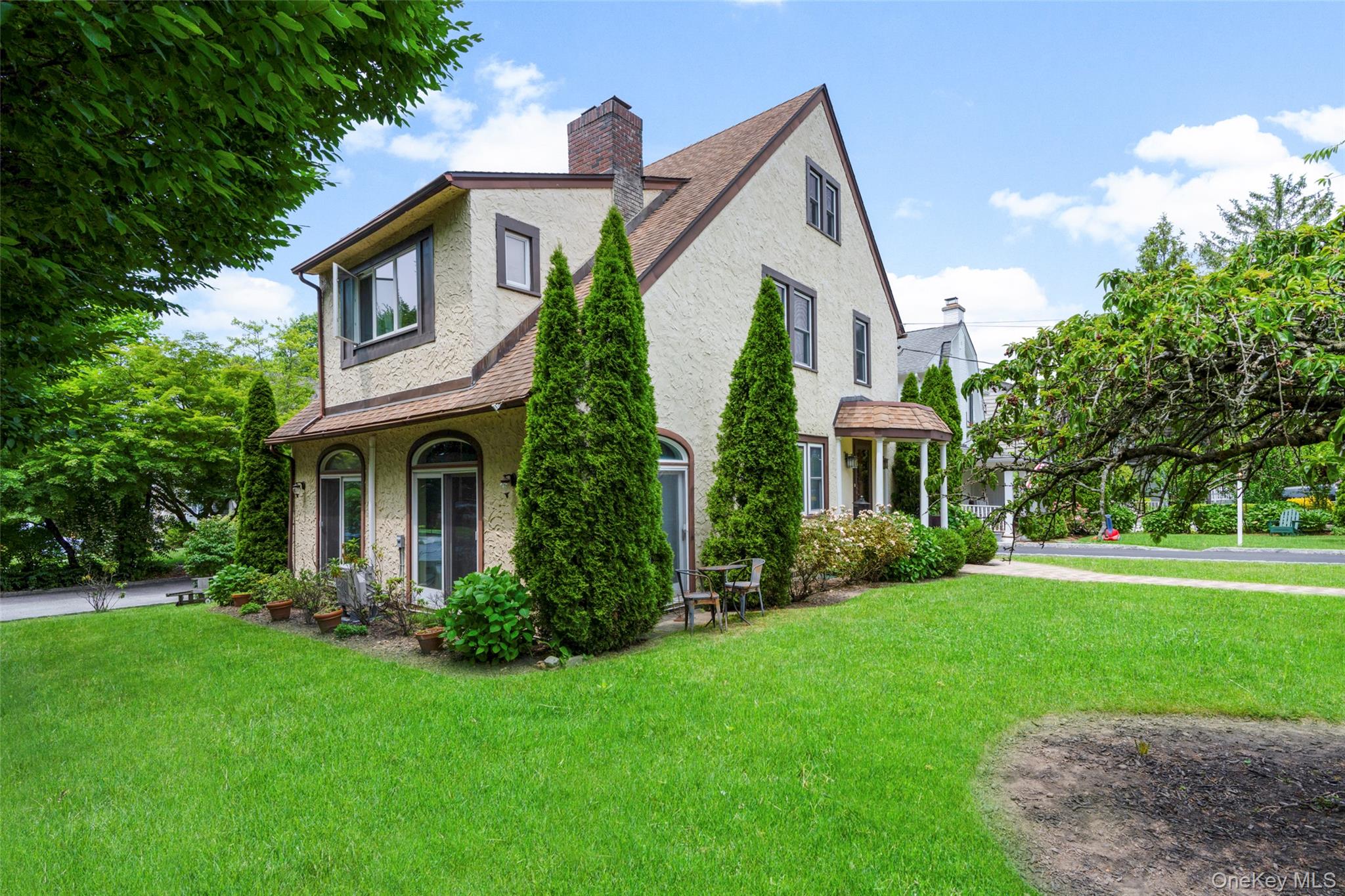 This pristine rental in the heart of Larchmont Manor is the one you ha...