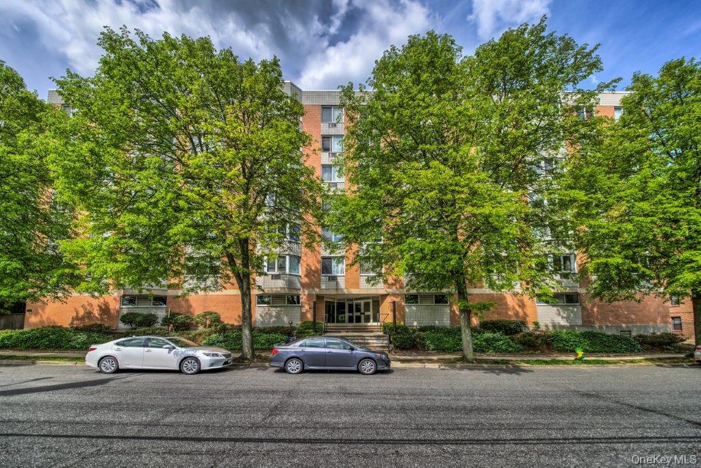 Beautiful Studio Condominium rental available June 1st.  Perfect locat...