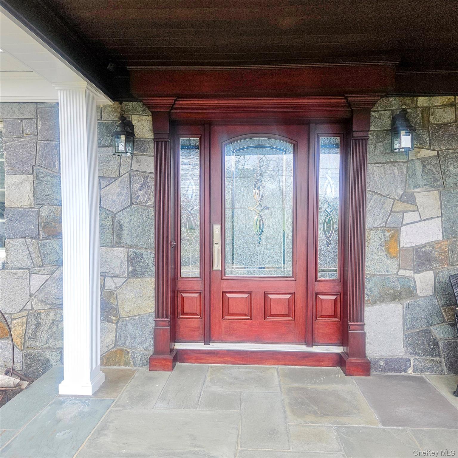 Enchanting Colonial home in Mount Pleasant Area that has all the space...