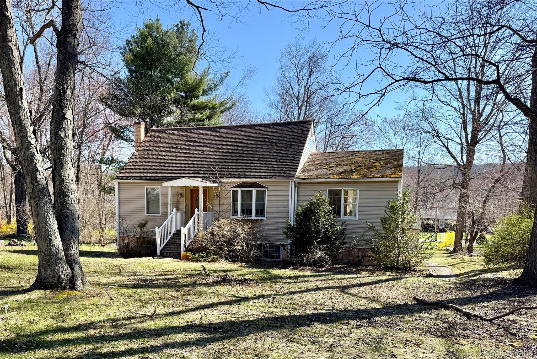 Opportunity knocks in Mohegan Lake! Located in the highly desirable Yo...