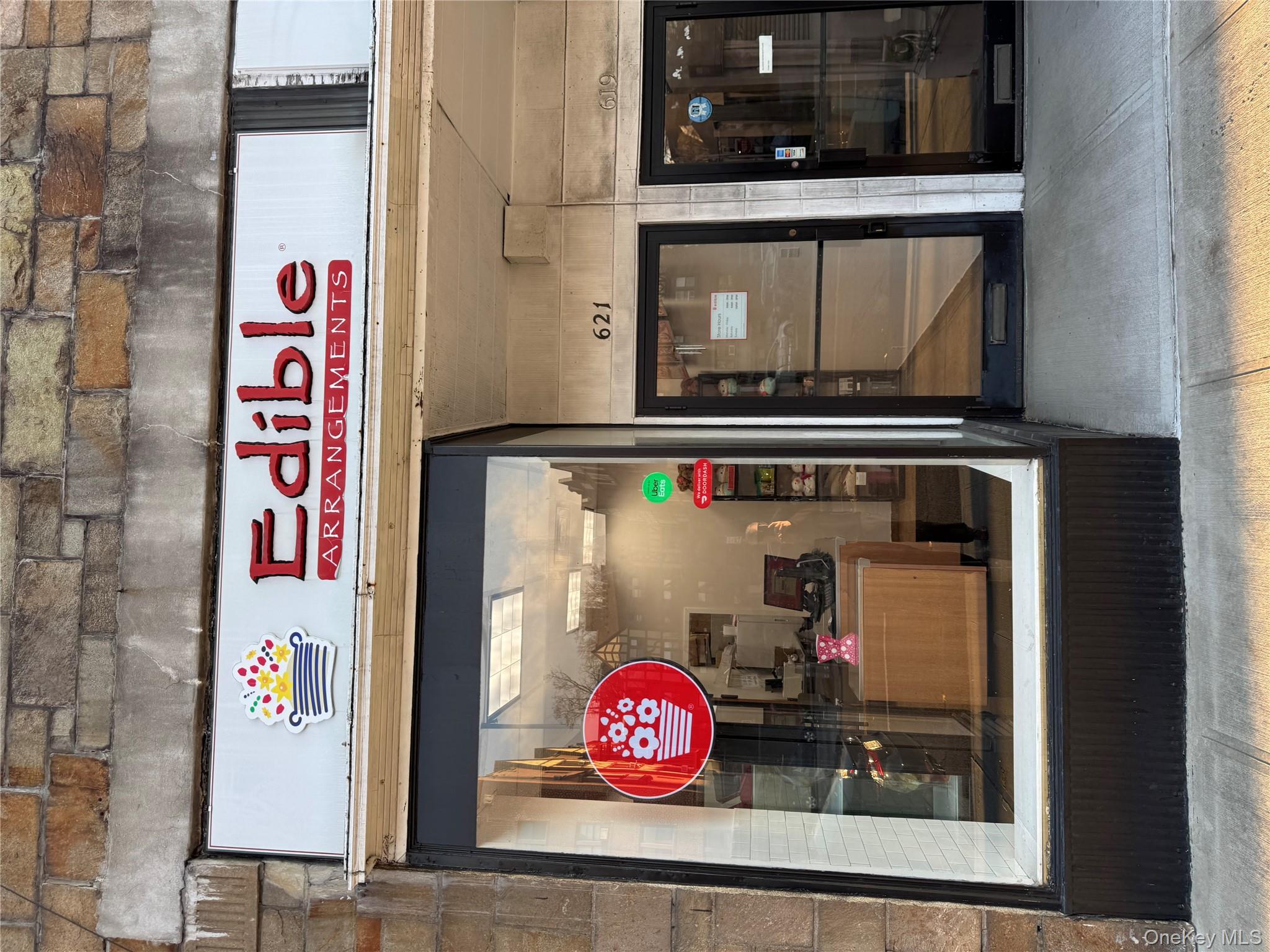 For Lease - 900 SF - Prime retail located on busy East Boston Post Roa...