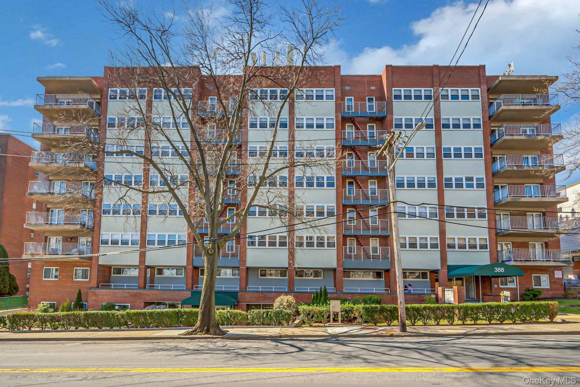 Welcome to The Windsor.  This charming upper-level studio features har...