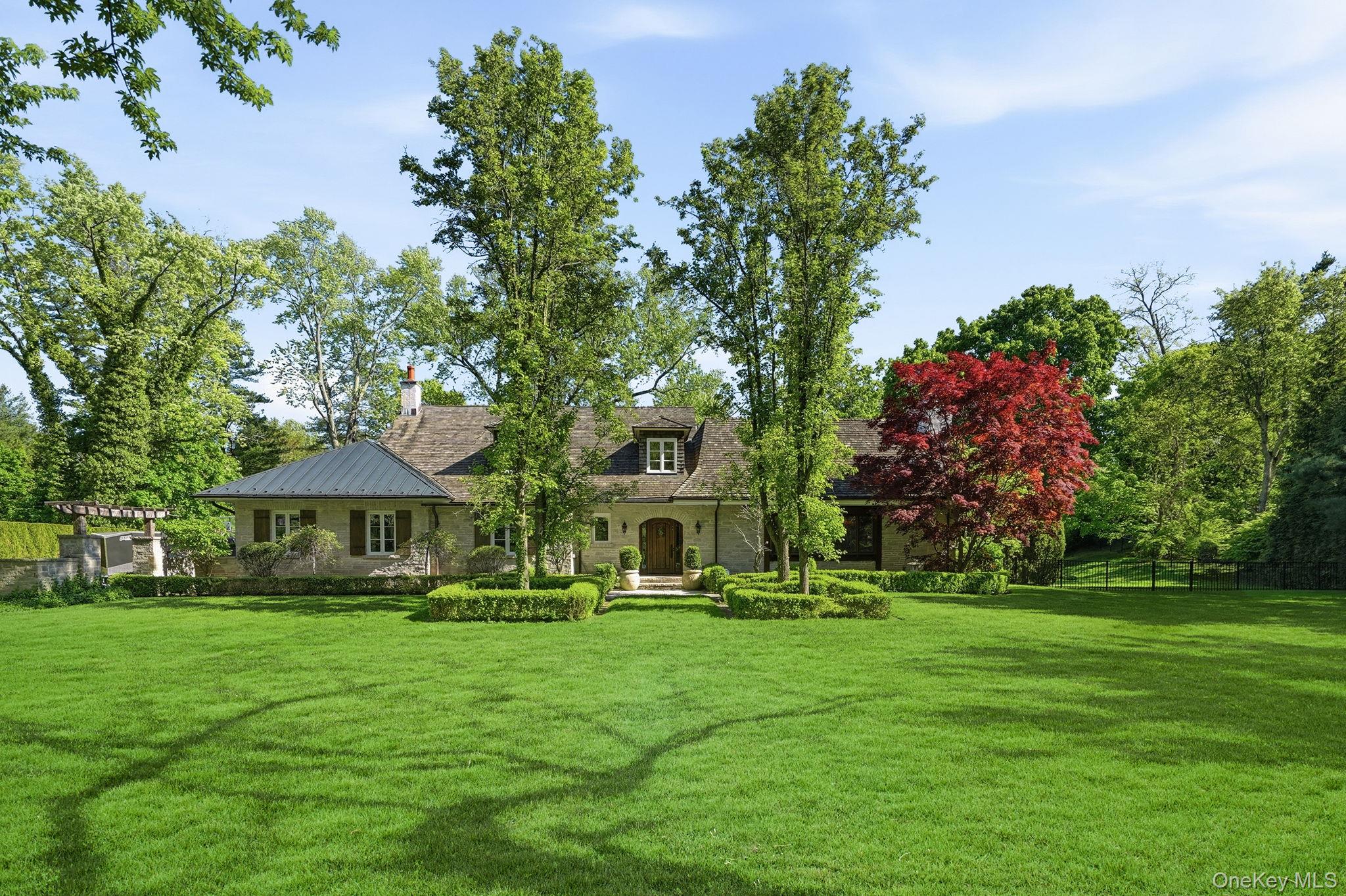A true designer’s dream, this Sterling Ridge gem has been completely t...