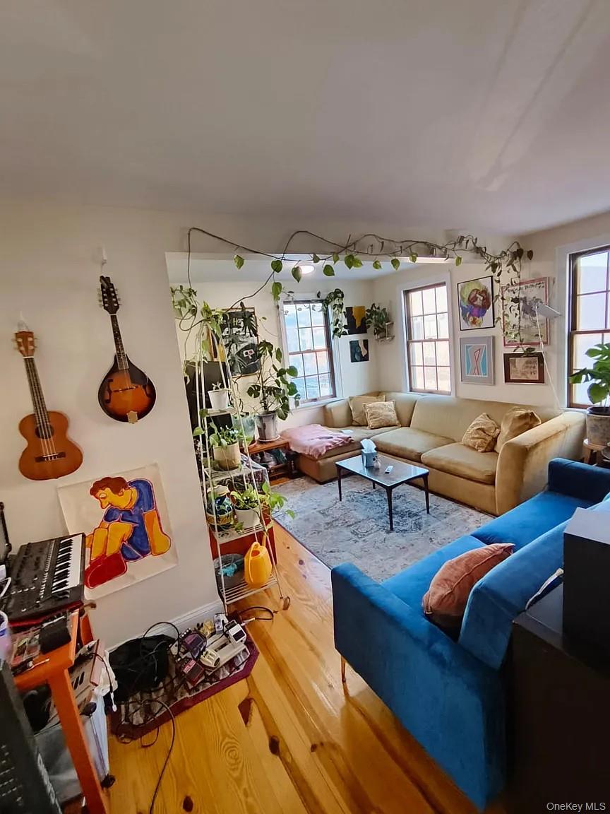 Sun-Filled Apartment | Downtown Peekskill

This sun-drenched apartment...